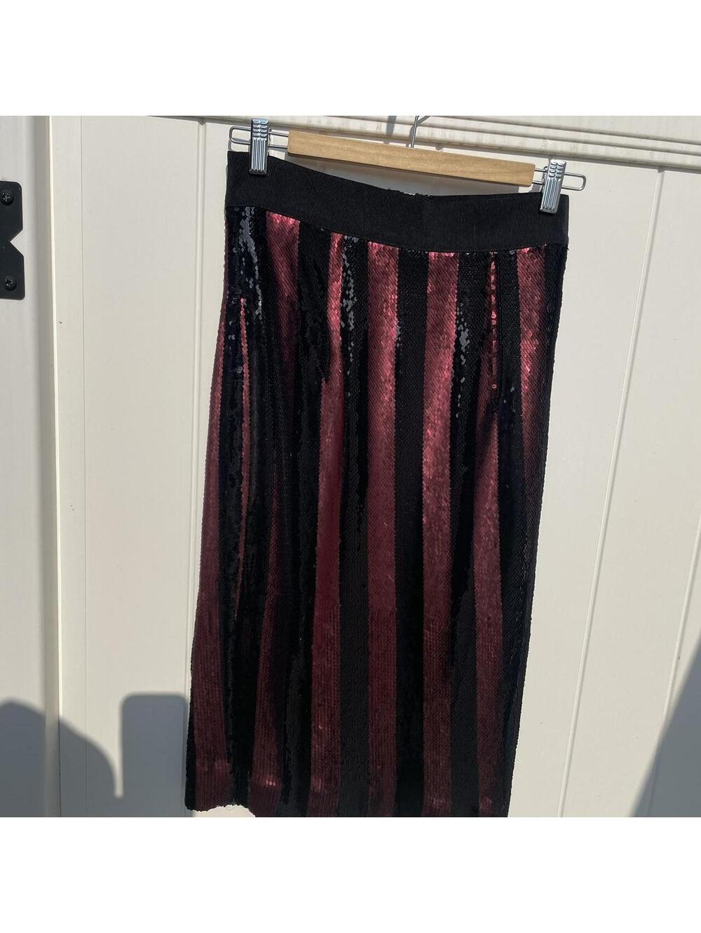 Milly sequin striped pencil skirt. Size 6 amazing quality. Zipper at back.